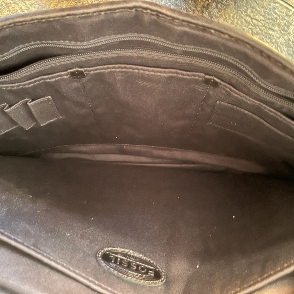 Fossil Estate dark leather adjustable strap messenger laptop bag